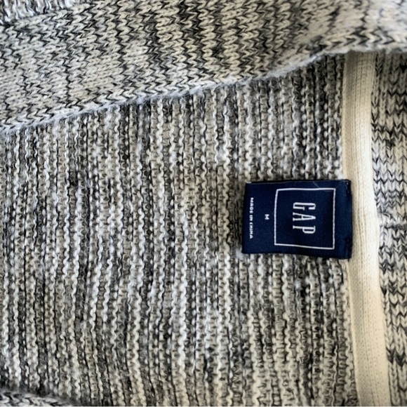 Gap size M wool sweater - Picture 2 of 4